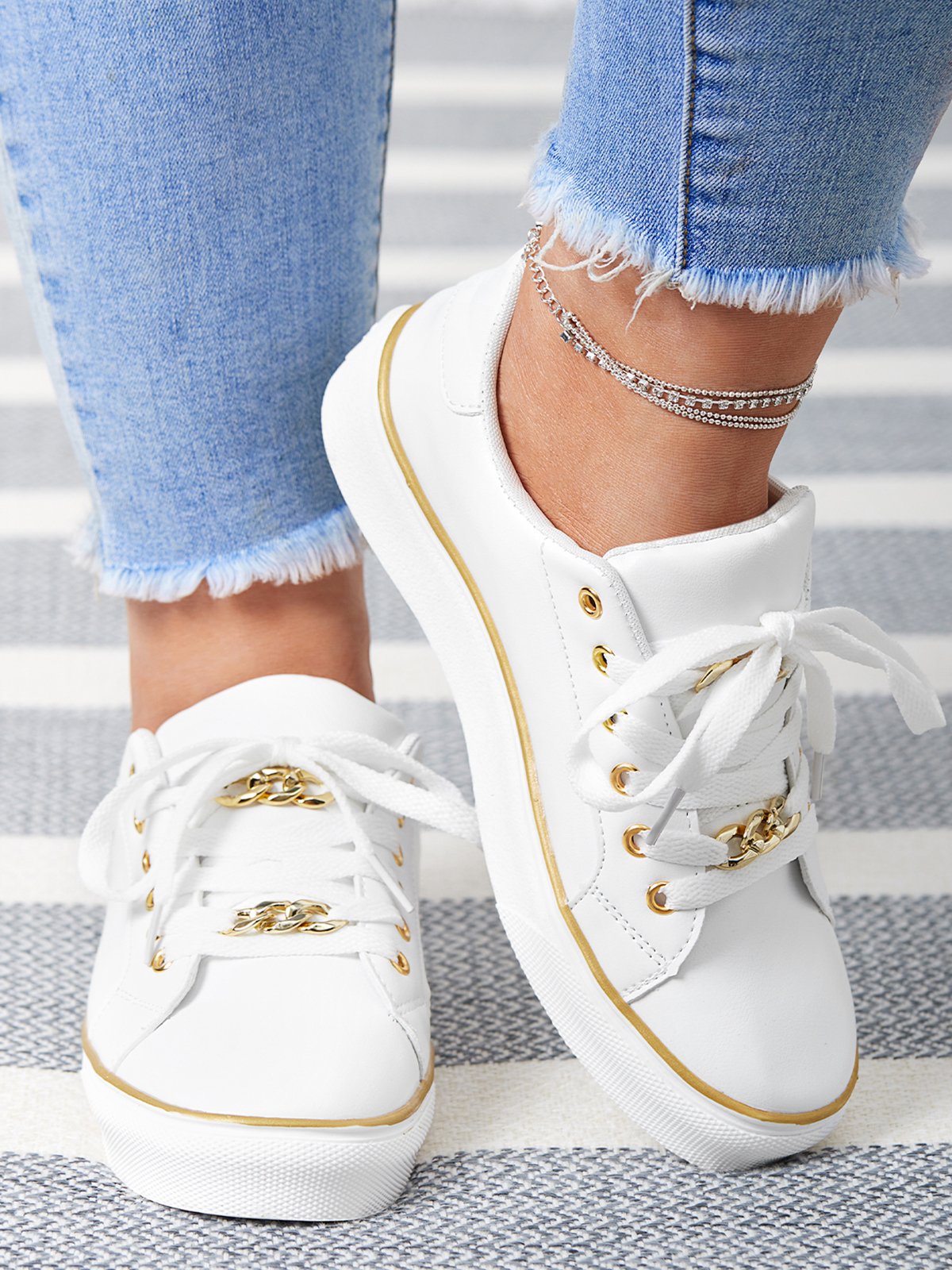 Chain Decor Lace-up Casual Skate Shoes