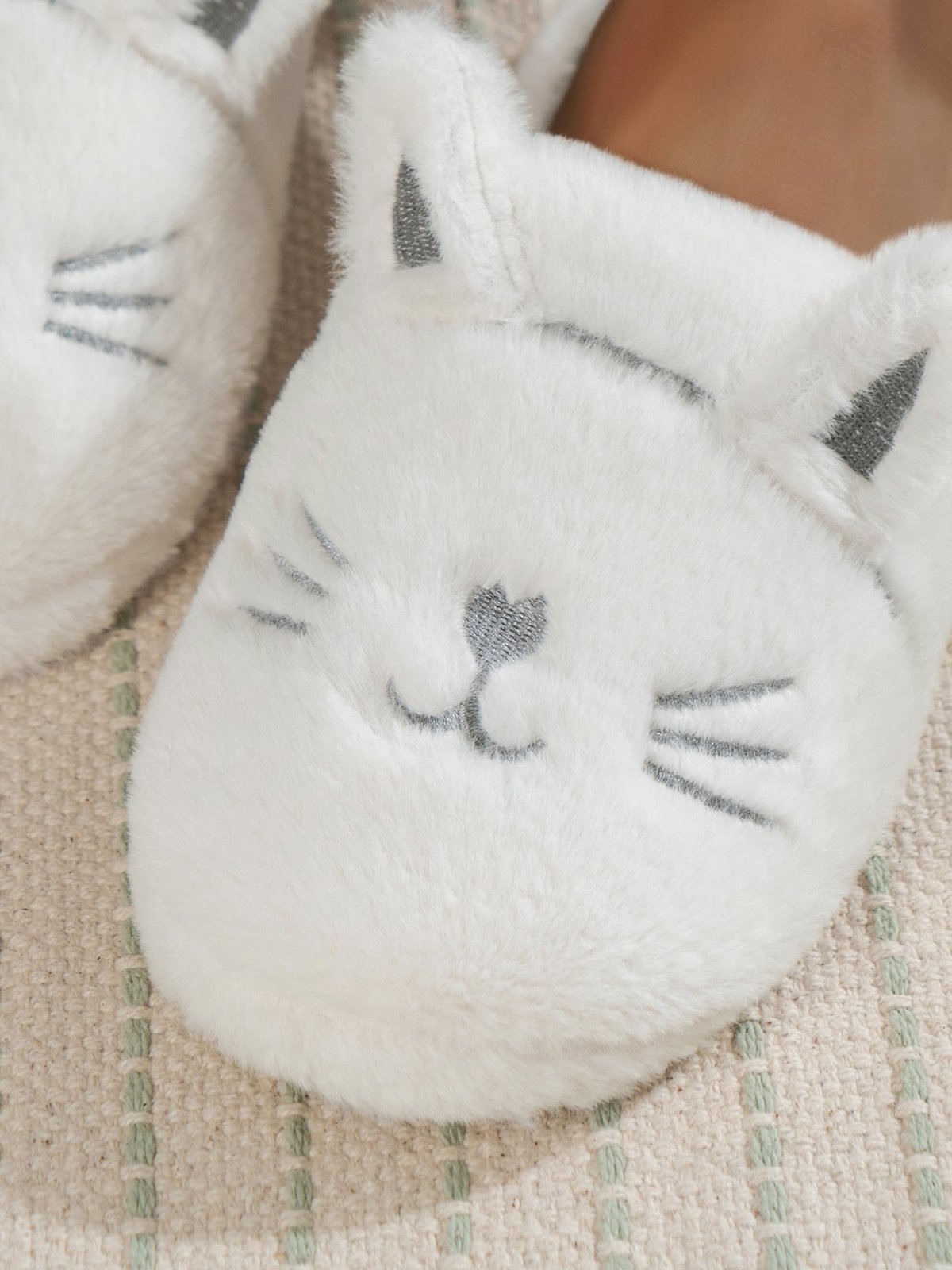 Cartoon Cat Design Embroidery Slip-on Fluffy Home Slippers