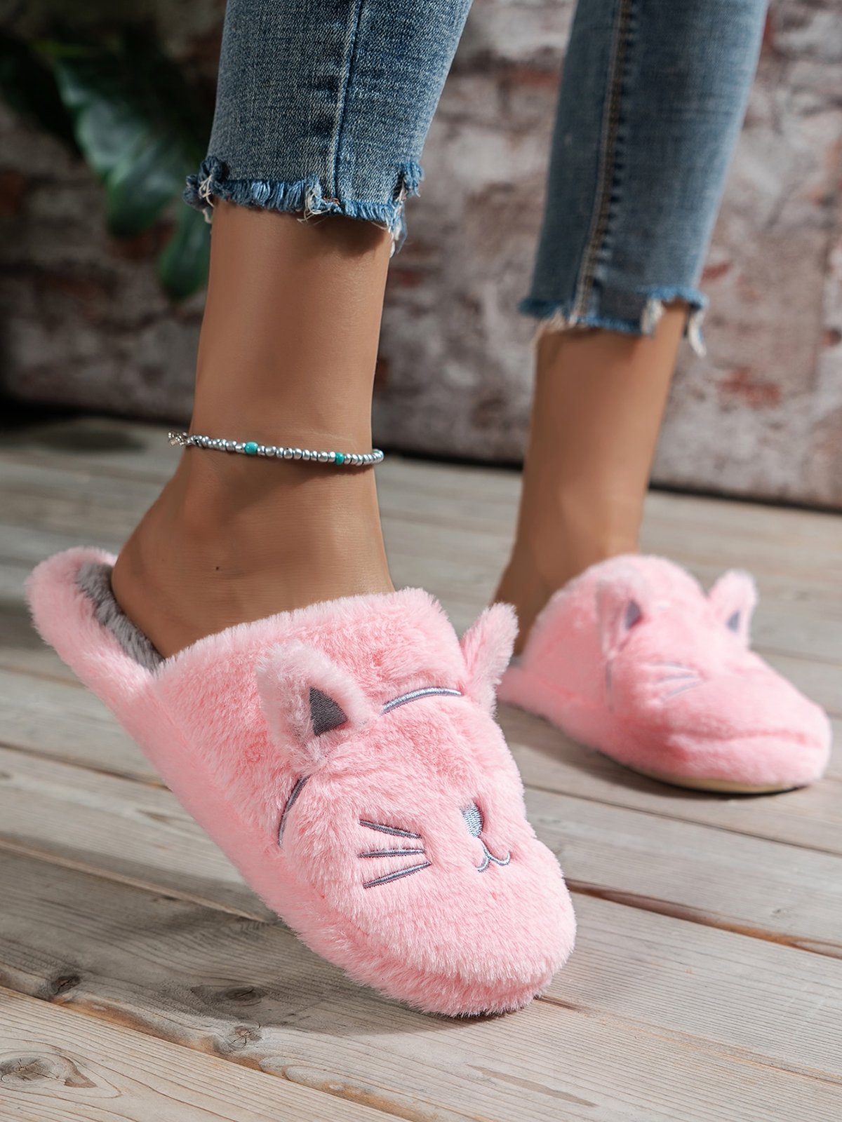 Cartoon Cat Design Embroidery Slip-on Fluffy Home Slippers