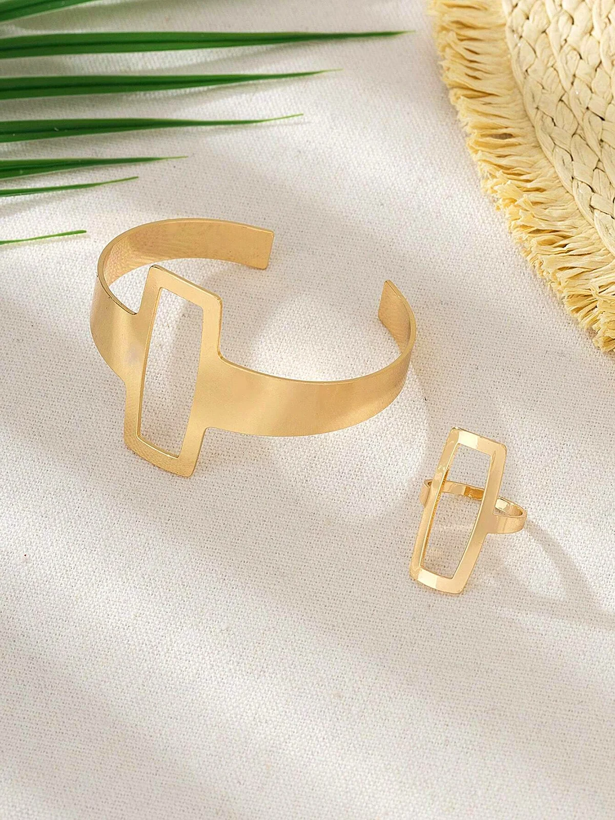 2pcs/set Minimalist Geometric Irregular Hollow Out Square Bangle And Ring Combination