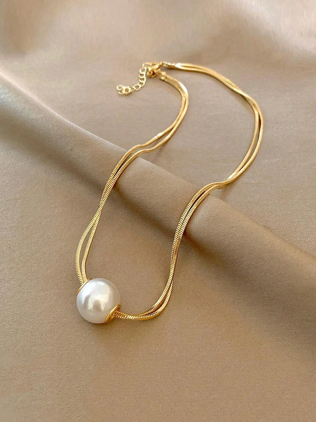 Fashionable Double-Layer Faux Pearl Necklace