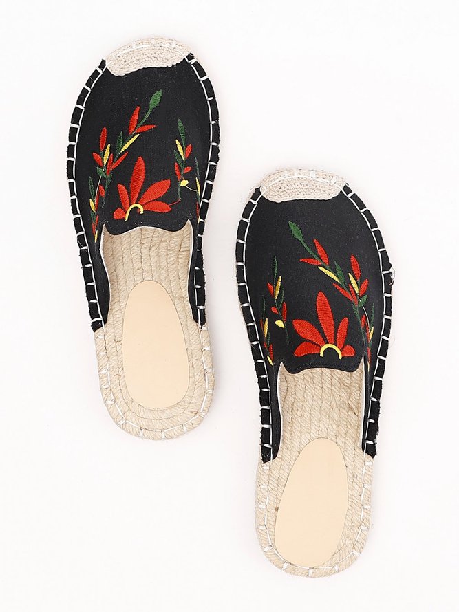 Daily Floral Embroidered Canvas Low Heel Shoes