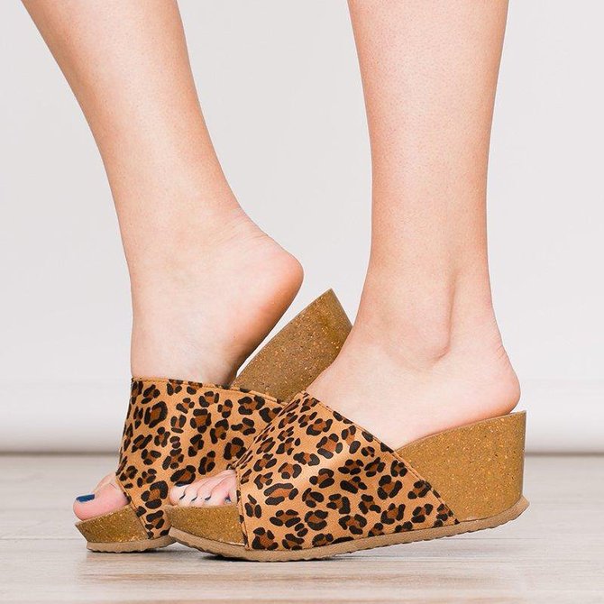 Women Fashion Style Peep Toe Slip-On Wedges Sandals