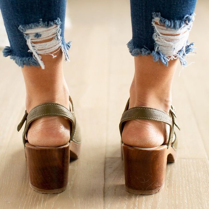Vintage Buckle Strap Closed Toe Shoes Chunky Heel Sandals | roselinlin