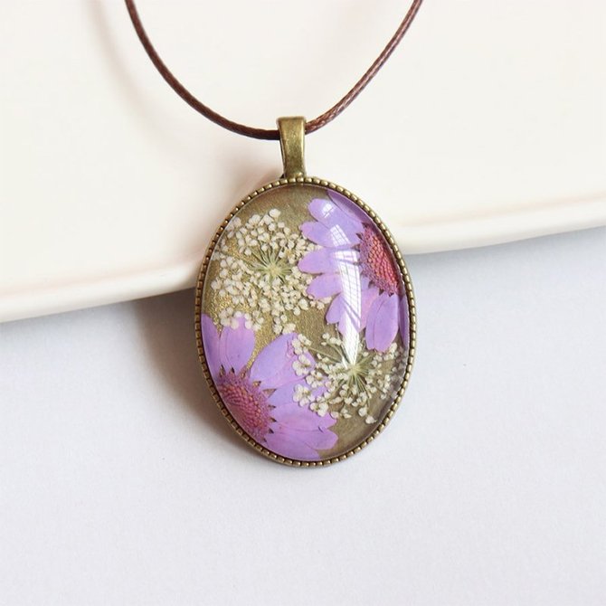 Necklace of natural dried flower of art retro chrysanthemum plant specimen necklace