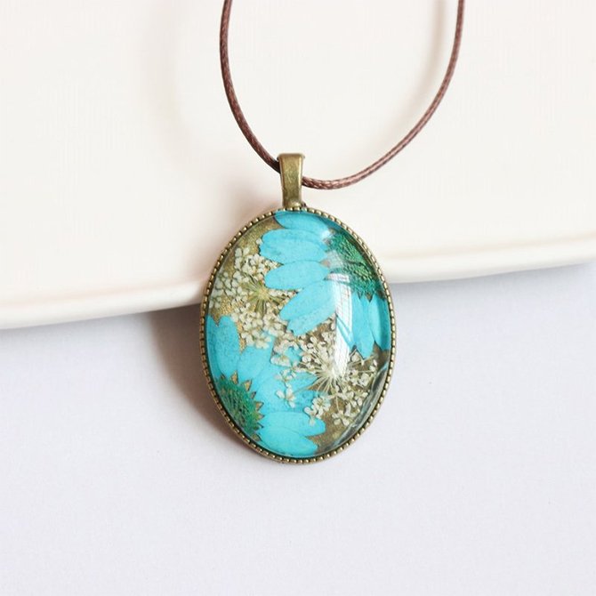 Necklace of natural dried flower of art retro chrysanthemum plant specimen necklace
