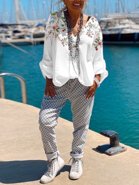 Download Fashion V-neck Long Sleeve Positioning Printed Shirt ...
